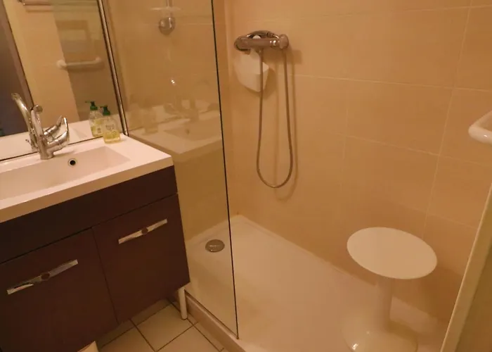 Spacieux T2 Avec Clim Et Garage à - Fr-1-472-178 Apartamento *